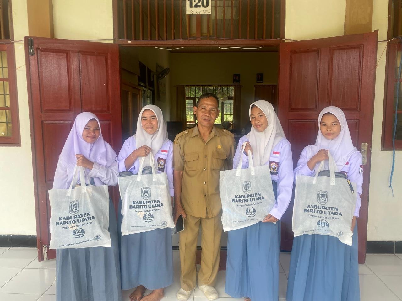 Bantuan Perlengkapan Sekolah Disdik Barut (2)