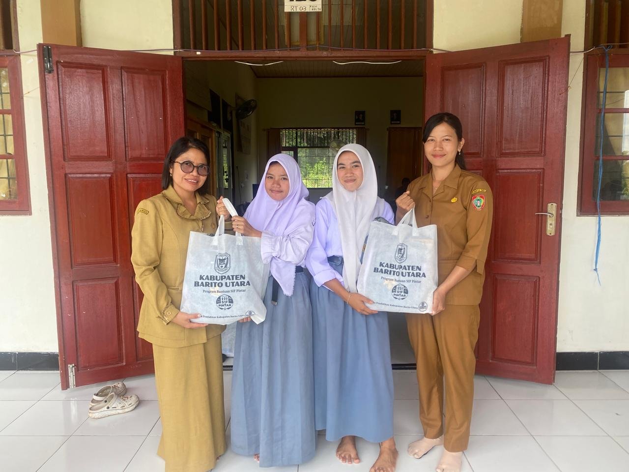 Bantuan Perlengkapan Sekolah Disdik Barut (1)