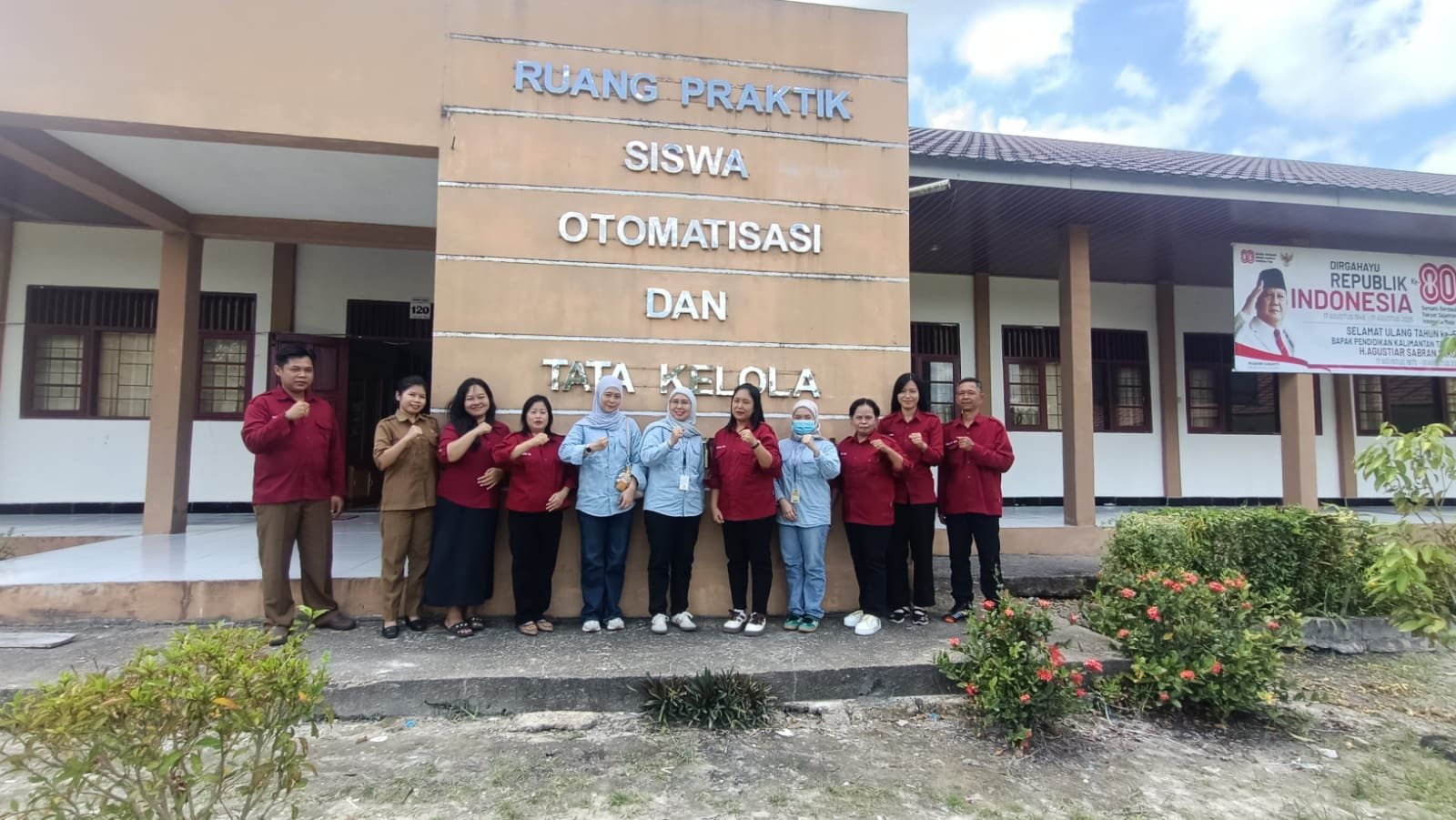 Tingkatkan Penyerapan Lulusan, Disnakertrans Barut Kunjungi BKK SMK Negeri 1 Gunung Timang